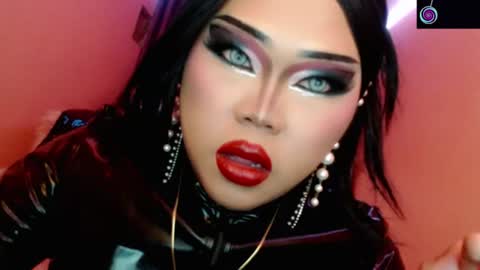 Snapshot of amiadoll chatting on June 12, 2026, 1:10 pm Queen Mireska online show from June 12, 2026, 1:10 pm