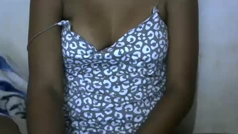 Snapshot of amichouu chatting on November 25, 2025, 4:40 pm amichouu online show from November 25, 2025, 4:40 pm