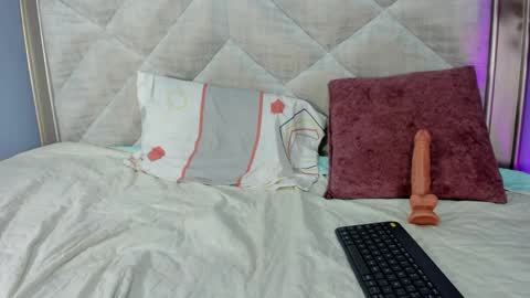 Snapshot of amie_doll_ chatting on April 4, 2026, 3:53 pm Call me Amy online show from April 4, 2026, 3:53 pm