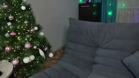 Mila online show from December 29, 2024, 2:52 pm