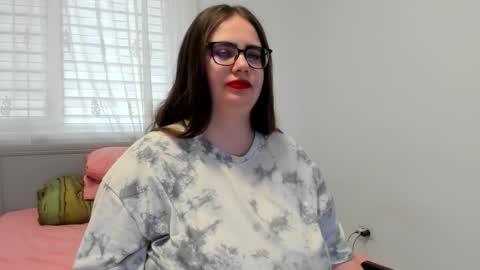 Amira Vyxen online show from April 3, 2026, 6:33 am