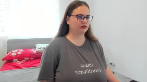 Amira Vyxen online show from June 4, 2026, 7:47 am