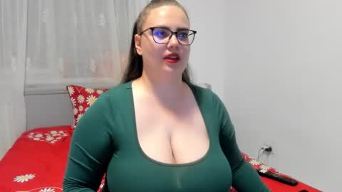 Snapshot of amiravyxen chatting on June 13, 2026, 7:23 pm Amira Vyxen online show from June 13, 2026, 7:23 pm