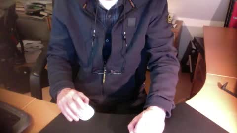 Snapshot of amor2200 chatting on December 4, 2024, 7:01 pm Amor2200 online show from December 4, 2024, 7:01 pm