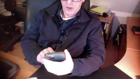 Snapshot of amor2200 chatting on December 9, 2024, 7:50 pm Amor2200 online show from December 9, 2024, 7:50 pm