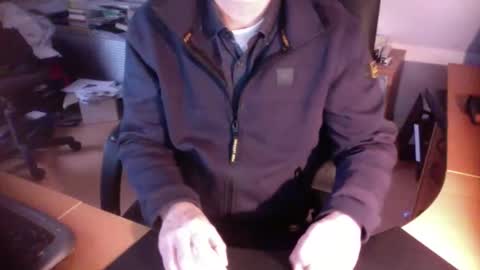 Snapshot of amor2200 chatting on December 12, 2024, 8:57 am Amor2200 online show from December 12, 2024, 8:57 am