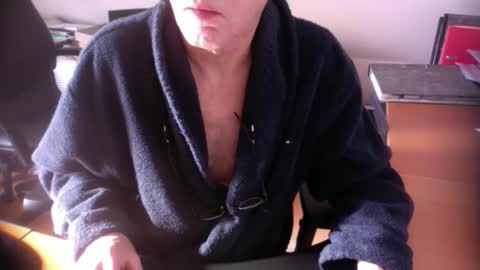 Snapshot of amor2200 chatting on February 9, 2025, 12:08 pm Amor2200 online show from February 9, 2025, 12:08 pm