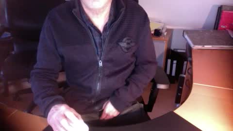 Snapshot of amor2200 chatting on February 10, 2025, 3:32 pm Amor2200 online show from February 10, 2025, 3:32 pm