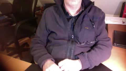 Snapshot of amor2200 chatting on February 17, 2025, 6:37 pm Amor2200 online show from February 17, 2025, 6:37 pm