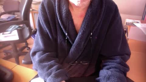 Snapshot of amor2200 chatting on February 23, 2025, 12:27 pm Amor2200 online show from February 23, 2025, 12:27 pm