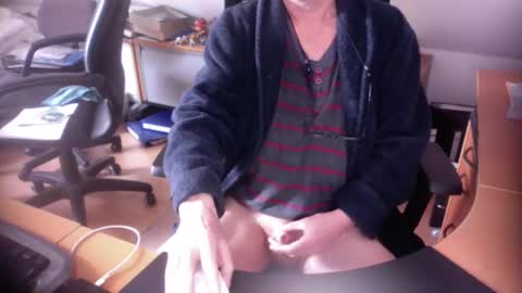 Snapshot of amor2200 chatting on February 27, 2025, 1:07 pm Amor2200 online show from February 27, 2025, 1:07 pm