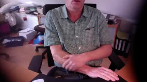 Snapshot of amor2200 chatting on September 14, 2025, 3:11 pm Amor2200 online show from September 14, 2025, 3:11 pm