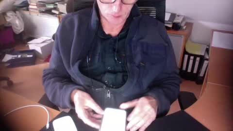 Snapshot of amor2200 chatting on September 15, 2025, 5:13 pm Amor2200 online show from September 15, 2025, 5:13 pm