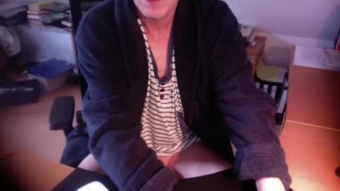 Snapshot of amor2200 chatting on October 4, 2025, 9:07 am Amor2200 online show from October 4, 2025, 9:07 am