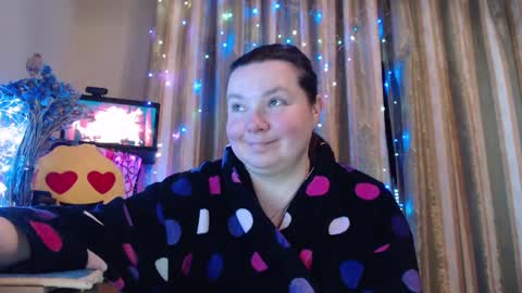 amorelara online show from February 12, 2026, 5:57 am