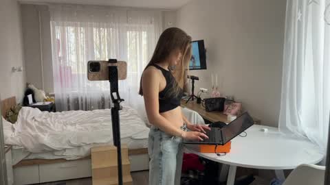 Snapshot of amorelle_ chatting on April 13, 2026, 7:58 am amorelle_ online show from April 13, 2026, 7:58 am