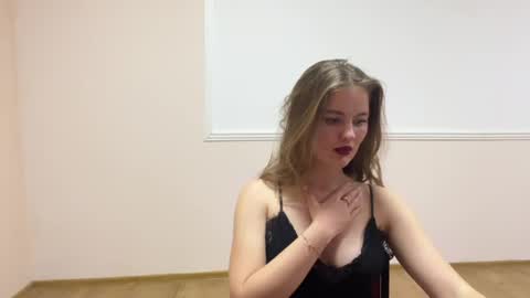 Snapshot of amorelle_ chatting on April 19, 2026, 12:54 am amorelle_ online show from April 19, 2026, 12:54 am
