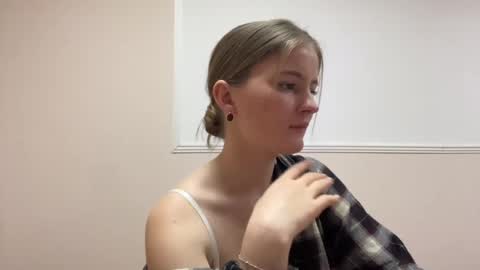 Snapshot of amorelle_ chatting on April 26, 2026, 9:12 pm amorelle_ online show from April 26, 2026, 9:12 pm