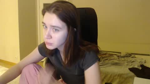 Snapshot of amoremeoww chatting on February 4, 2025, 4:15 am miss unforgettable online show from February 4, 2025, 4:15 am