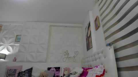 Snapshot of amy_queents chatting on October 27, 2025, 12:04 am Amy Caroland online show from October 27, 2025, 12:04 am