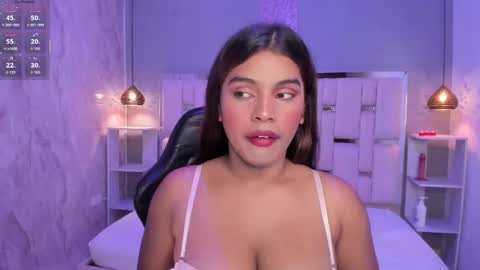 amyevan_ online show from September 21, 2025, 9:38 pm