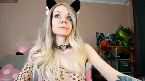 Amy Rose online show from October 14, 2025, 8:31 pm
