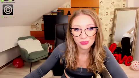 AmyRossie online show from February 21, 2025, 1:00 pm