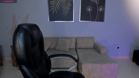 AMY WALKER online show from February 3, 2025, 10:25 am