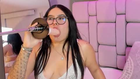 amywhitte_ online show from December 3, 2025, 8:18 pm
