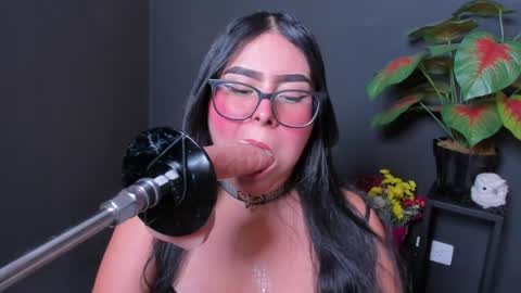 amywhitte_ online show from April 9, 2026, 6:19 am