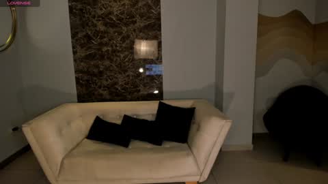 Snapshot of amywoods chatting on December 4, 2024, 10:24 am    online show from December 4, 2024, 10:24 am