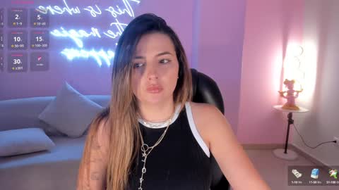 Snapshot of amywoods chatting on December 29, 2024, 12:20 am    online show from December 29, 2024, 12:20 am