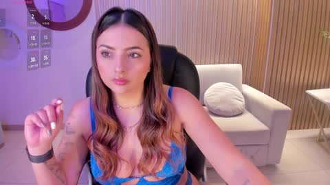 Snapshot of amywoods chatting on January 8, 2025, 1:21 am    online show from January 8, 2025, 1:21 am