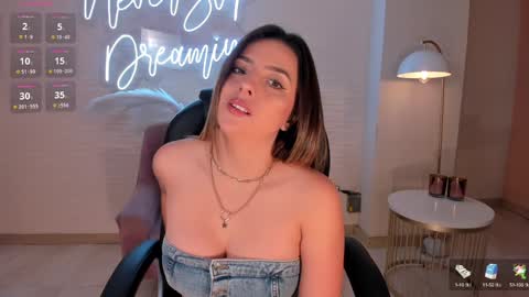 Snapshot of amywoods chatting on January 22, 2025, 1:10 am    online show from January 22, 2025, 1:10 am