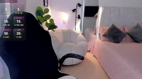 Snapshot of amywoods chatting on June 11, 2026, 9:46 pm online show from June 11, 2026, 9:46 pm