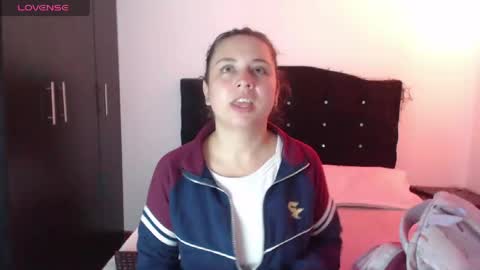 ana_arms_ online show from April 2, 2026, 2:47 pm