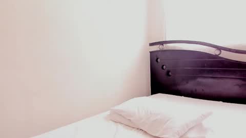 Snapshot of ana_castilo chatting on December 19, 2024, 2:57 pm Ana IG an castillo 1 online show from December 19, 2024, 2:57 pm