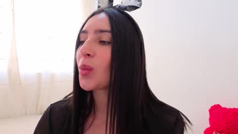 Snapshot of ana_castilo chatting on November 4, 2025, 1:54 pm Ana IG an castillo 1 online show from November 4, 2025, 1:54 pm