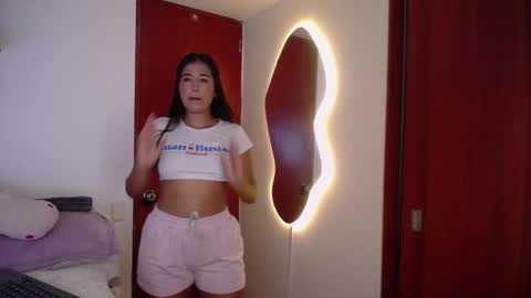 Snapshot of ana_m_ chatting on October 28, 2025, 9:13 am Ana online show from October 28, 2025, 9:13 am