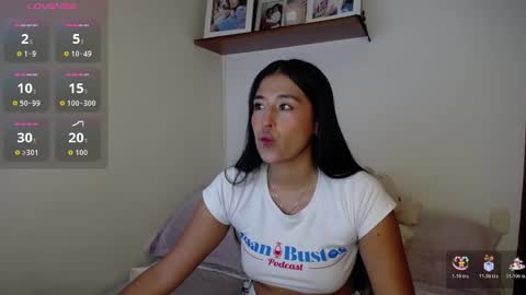 Snapshot of ana_m_ chatting on November 25, 2025, 9:31 am Ana online show from November 25, 2025, 9:31 am