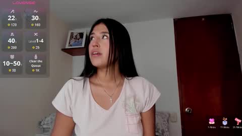 Snapshot of ana_m_ chatting on December 15, 2025, 9:13 am Ana online show from December 15, 2025, 9:13 am