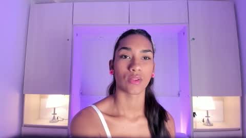 anaacollins_ online show from February 19, 2026, 11:39 am
