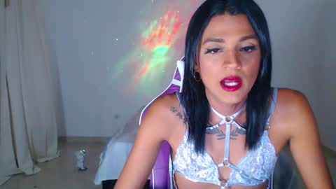 Snapshot of anabellabonariva chatting on December 11, 2024, 2:19 am Anabella online show from December 11, 2024, 2:19 am