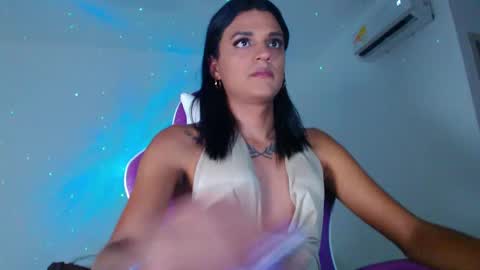 Snapshot of anabellabonariva chatting on December 14, 2024, 11:23 pm Anabella online show from December 14, 2024, 11:23 pm