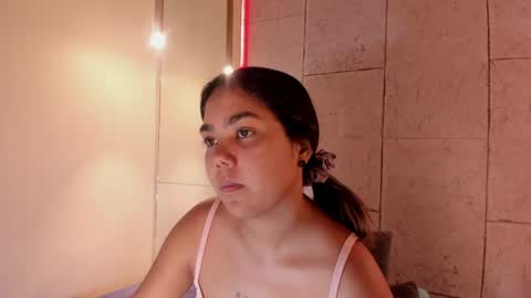 Snapshot of anaelle_bardin chatting on May 27, 2026, 12:02 pm Anna online show from May 27, 2026, 12:02 pm