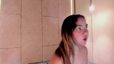 Snapshot of anaelle_bardin chatting on June 1, 2026, 3:36 pm Anna online show from June 1, 2026, 3:36 pm