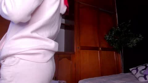 Snapshot of anahi__18 chatting on April 30, 2026, 3:02 am Anahi online show from April 30, 2026, 3:02 am