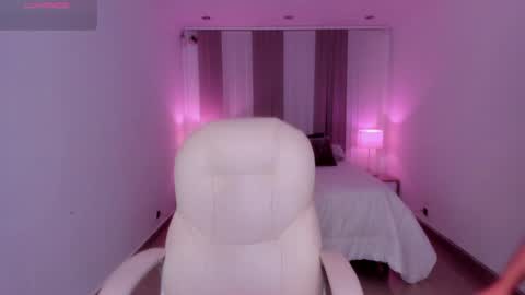 Anahi Curlie online show from February 19, 2025, 2:55 am