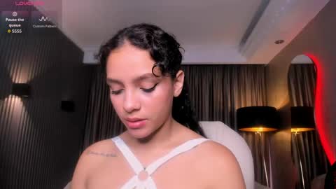 Snapshot of anahi_curlie1 chatting on May 19, 2026, 11:05 am Anahi Curlie online show from May 19, 2026, 11:05 am
