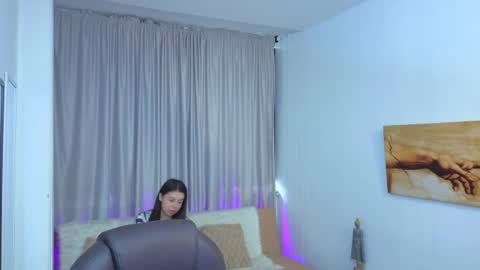 Snapshot of anahi_estrada chatting on June 11, 2026, 11:52 am Anahi online show from June 11, 2026, 11:52 am